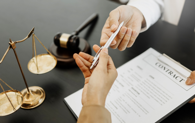 contratos laborales aspectos clave y obligaciones de empleadores 800x504